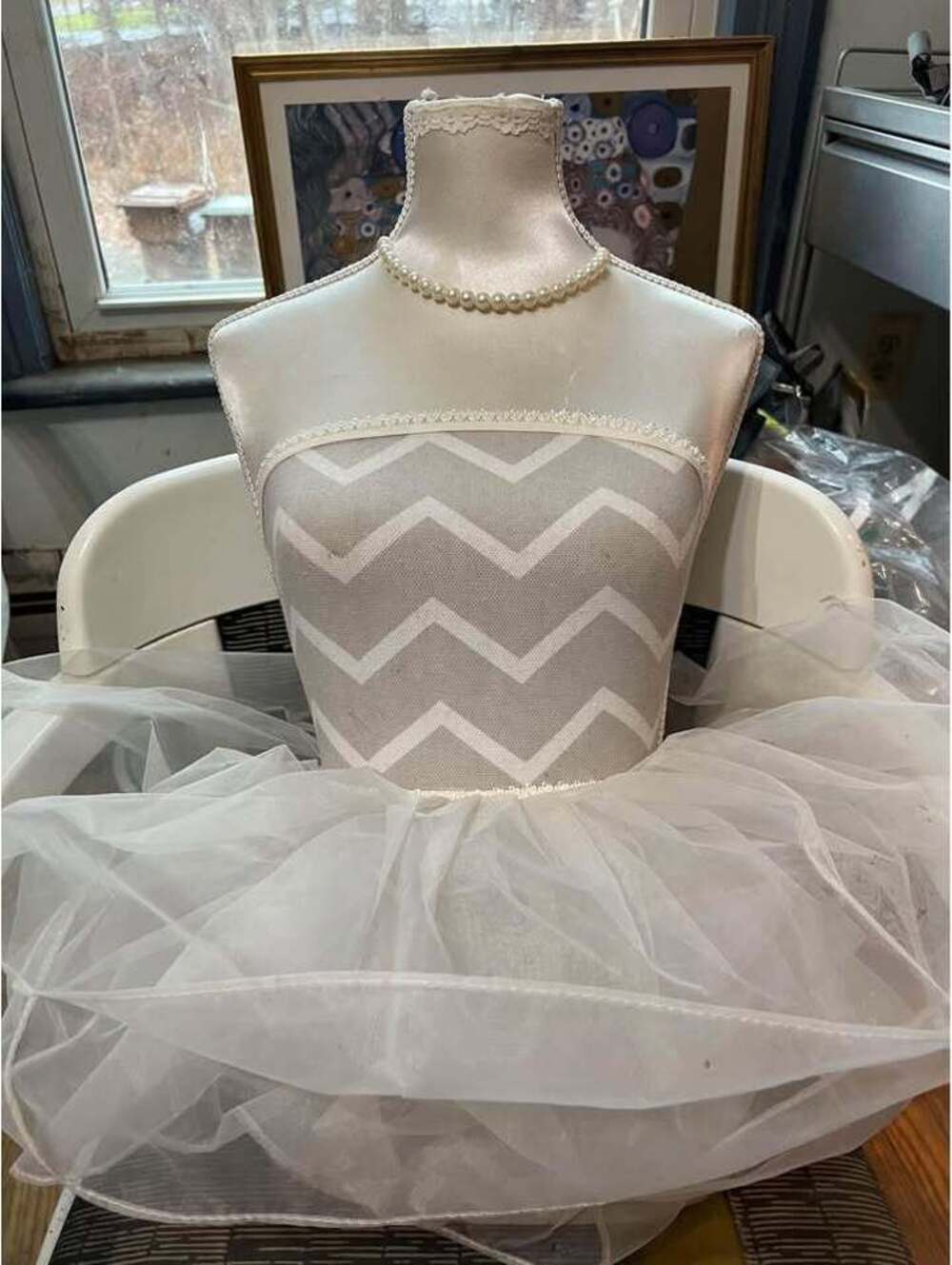 Elegant ballerina style manequin